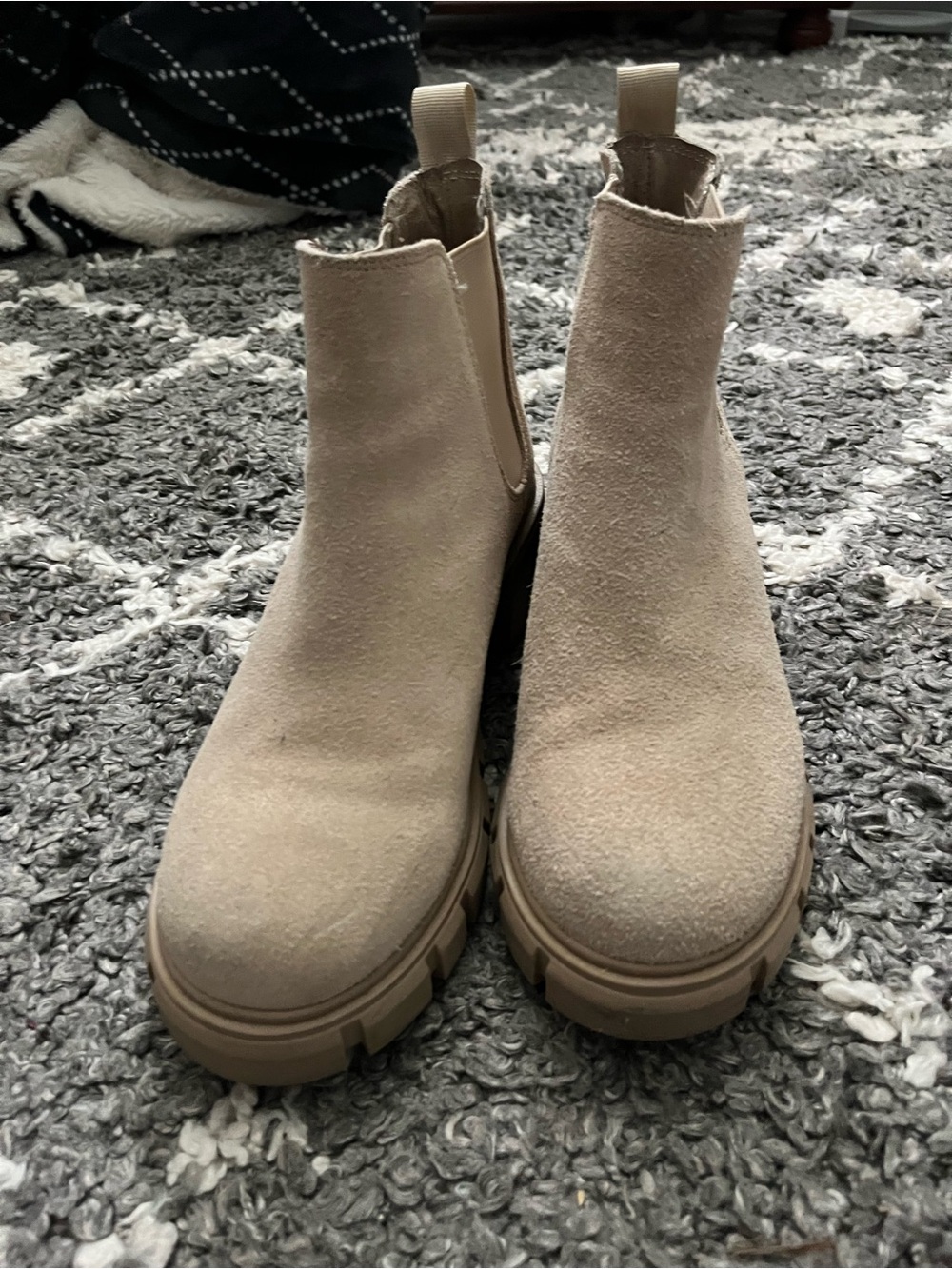 Steve Madden Women's Chelsea Lug Boot - Beige Suede